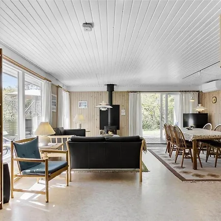 1546-aakirkeby-strandvangen-22 Holiday home *